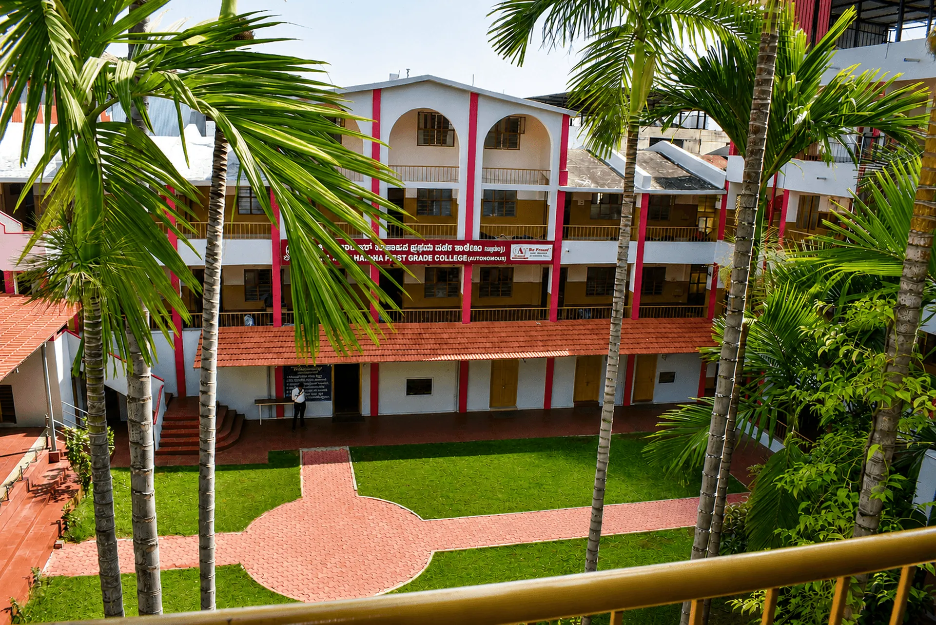 Mahajana campus photo 3